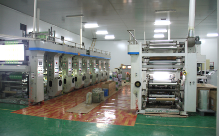 滄州華良包裝全自動(dòng)化無(wú)塵生產(chǎn)車(chē)間